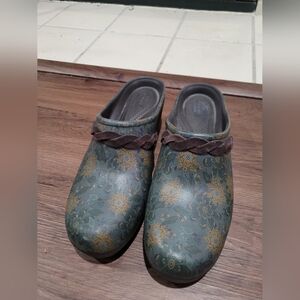 Crocs heeled sandals